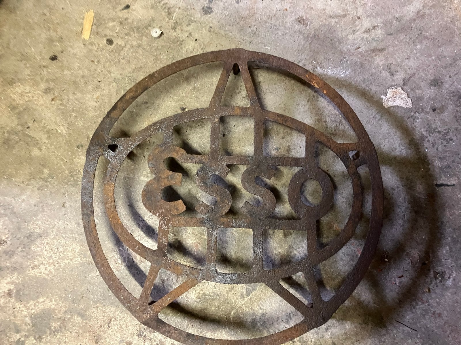 Vintage gietijzeren onderzetter ESSO logo, Ophalen of Verzenden