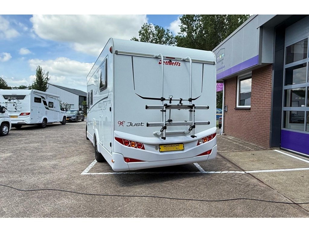 Dethleffs Just 90 7052 EBL In nieuwstaat!, Caravans en Kamperen, Koelkast, Fiat, 7 tot 8 meter, Bedrijf