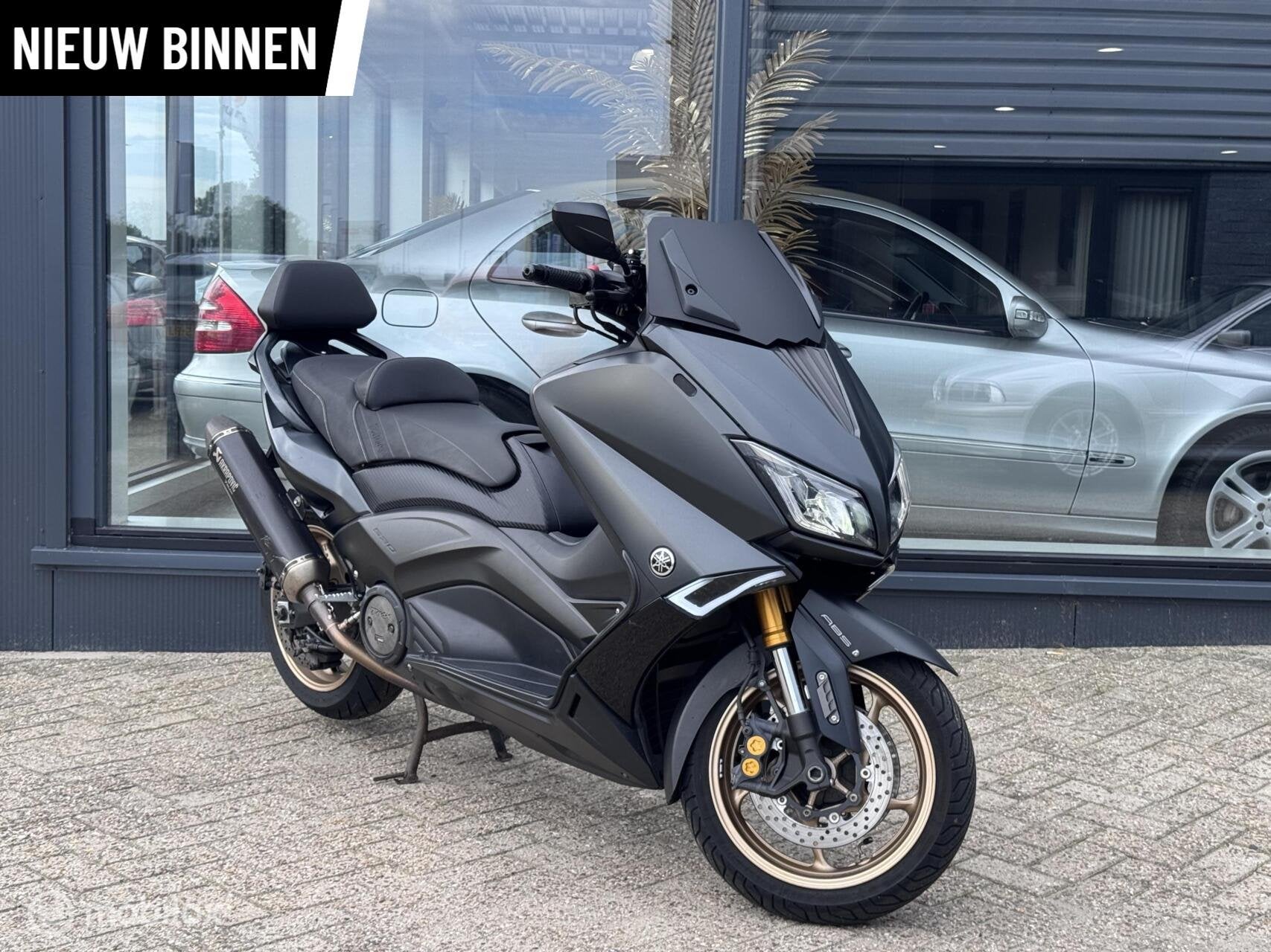 Yamaha 530 TMAX Iron Max ABS - Akrapovic - Mat -, Automaat, ABS, 12 t/m 35 kW, Scooter