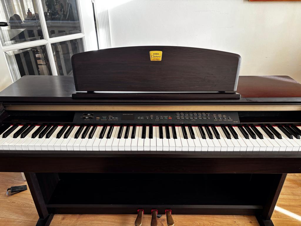 Yamaha Clavinova CLP-130 Digitale Piano met Kruk, Ophalen, Bruin, Digitaal, Zo goed als nieuw