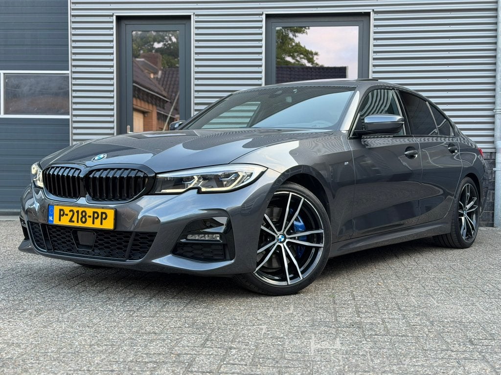 BMW 330i M Sport High Executive Pano HUD Laser Keyless AUT, Automaat, 1998 cc, Achterwielaandrijving, 4 cilinders