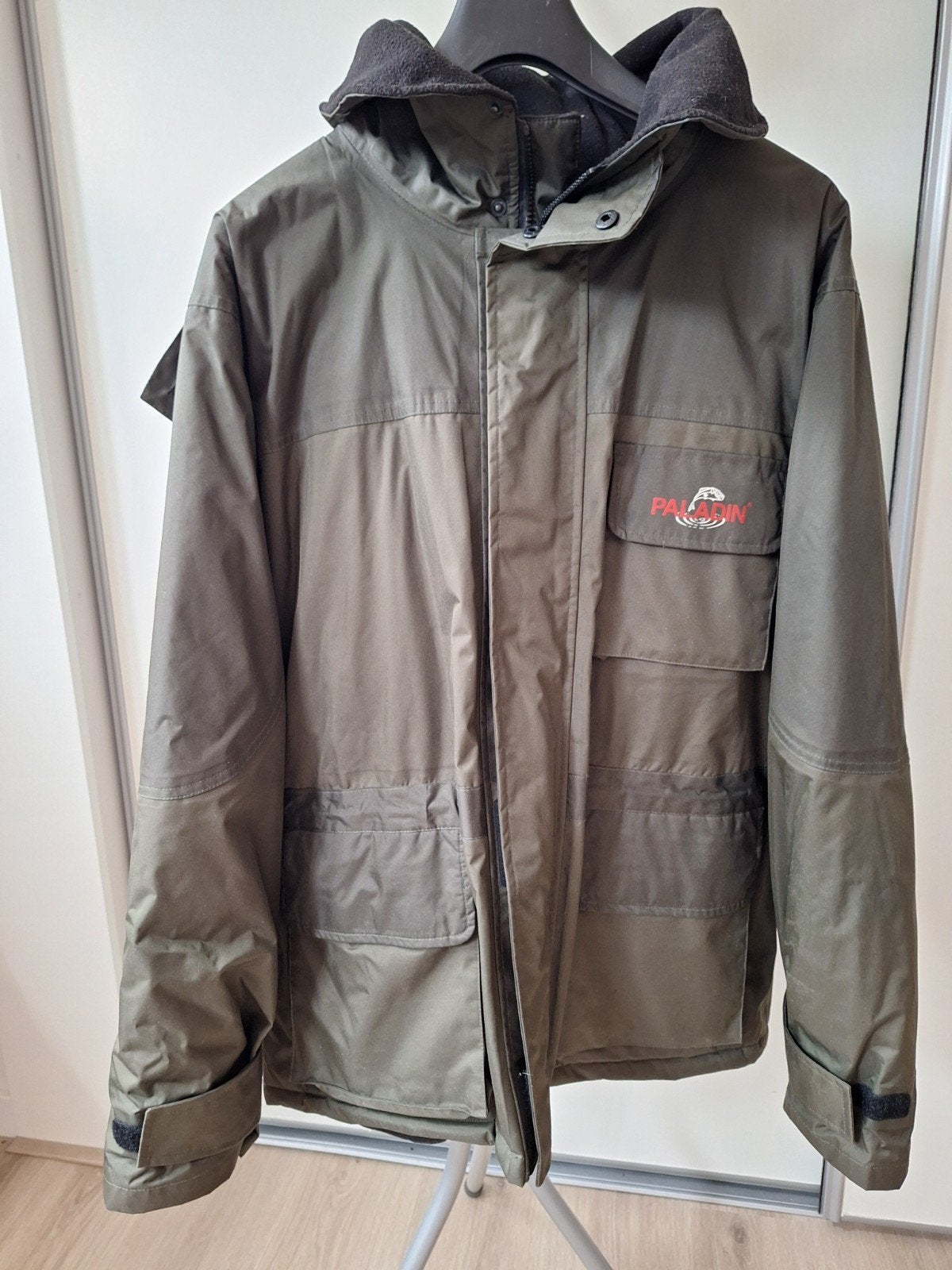 Paladin vispak (jas en broek) - Maat M (valt ruim), Watersport en Boten, Hengelsport | Algemeen, Ophalen of Verzenden, Kleding