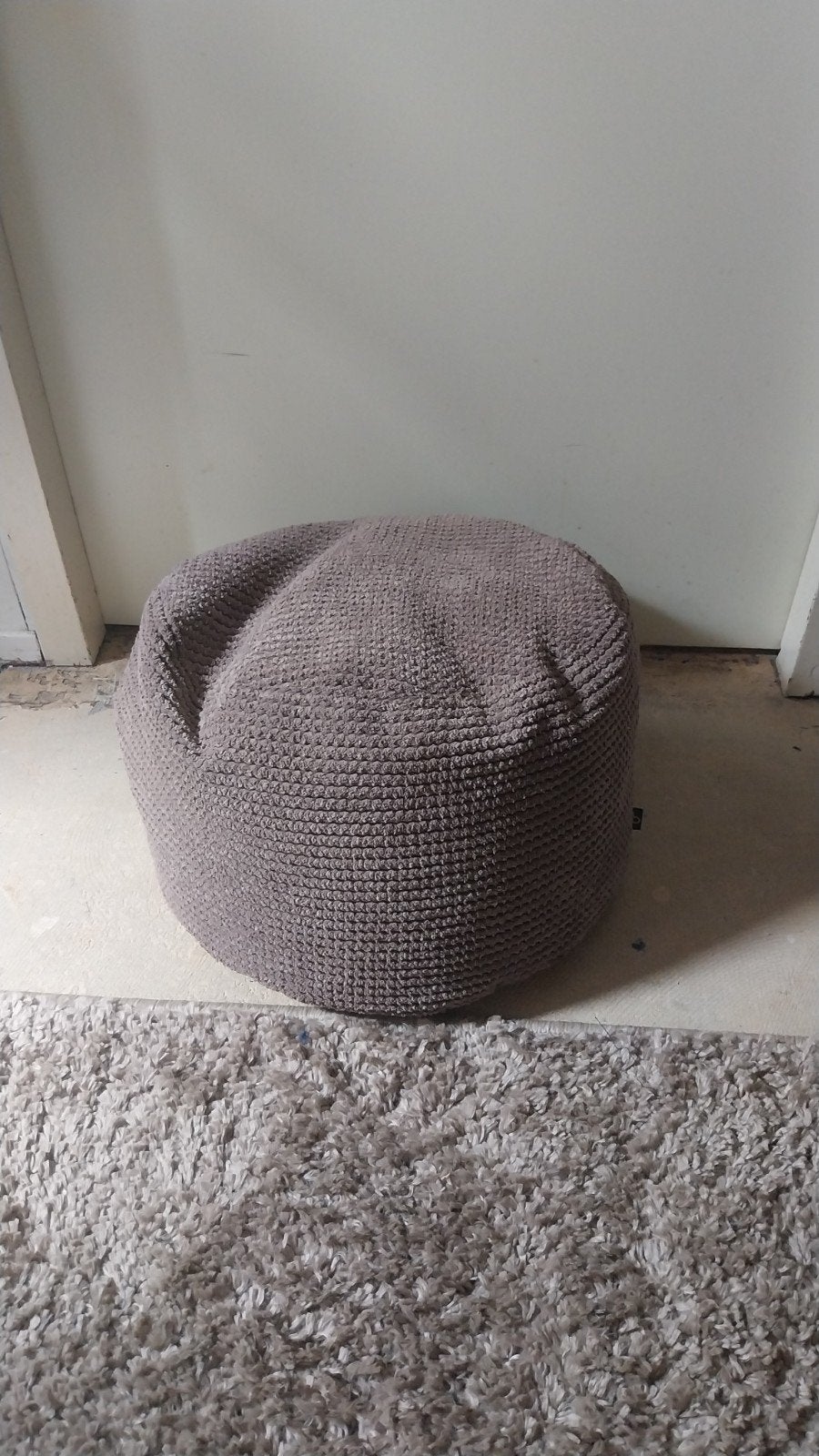 Poef taupe kleur, Huis en Inrichting, Banken | Voetenbanken en Poefen, Ophalen, Minder dan 50 cm, Rond, Minder dan 50 cm