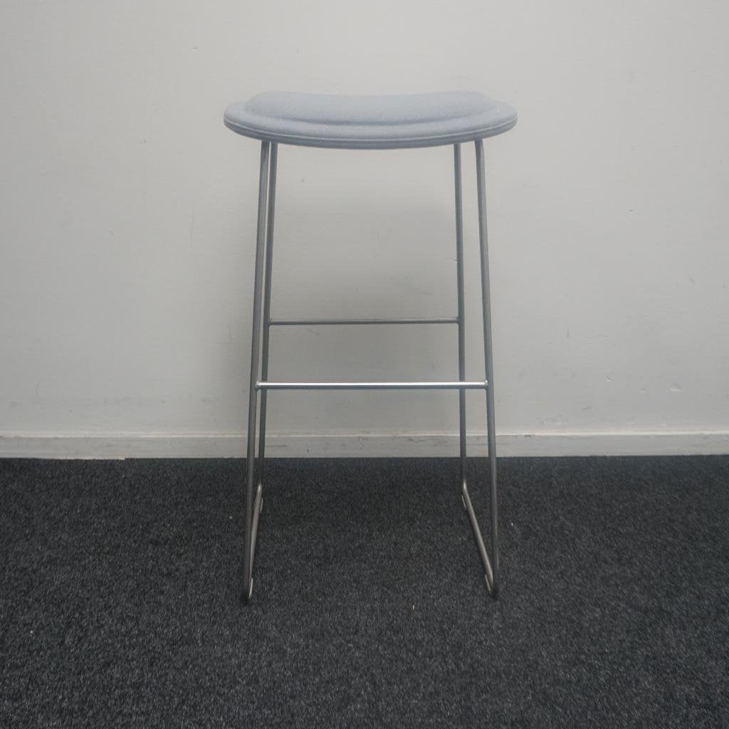 Cappellini Hi Pad Stool | Barkruk | Lichtgrijs | ZH 79 cm, -, 60 tot 90 cm, Ophalen of Verzenden, Metaal