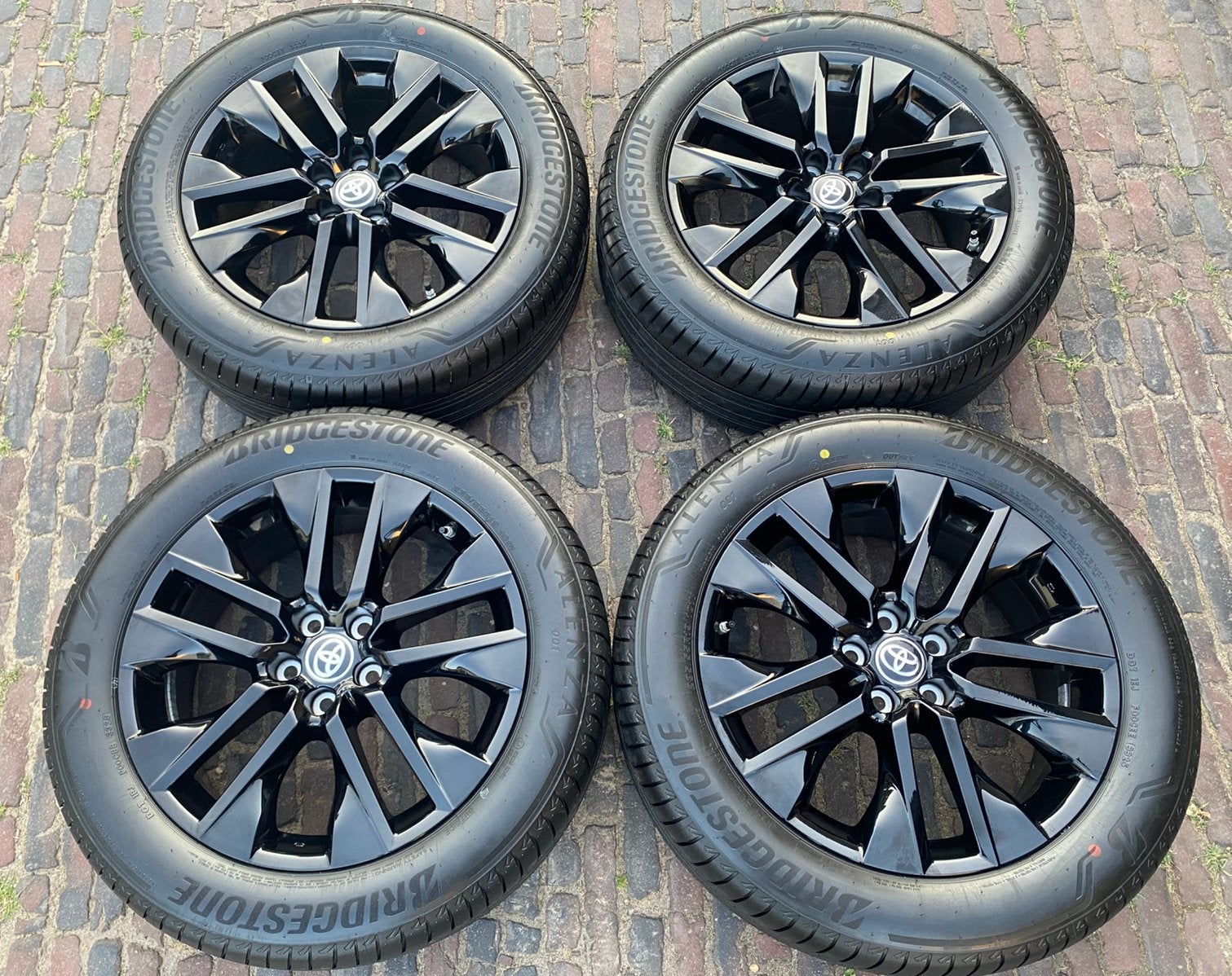 NIEUWE 19” Toyota Rav4 Black Edition velgen + NW Bridgestone, Auto-onderdelen, Banden en Velgen, 19 inch, Banden en Velgen, Nieuw