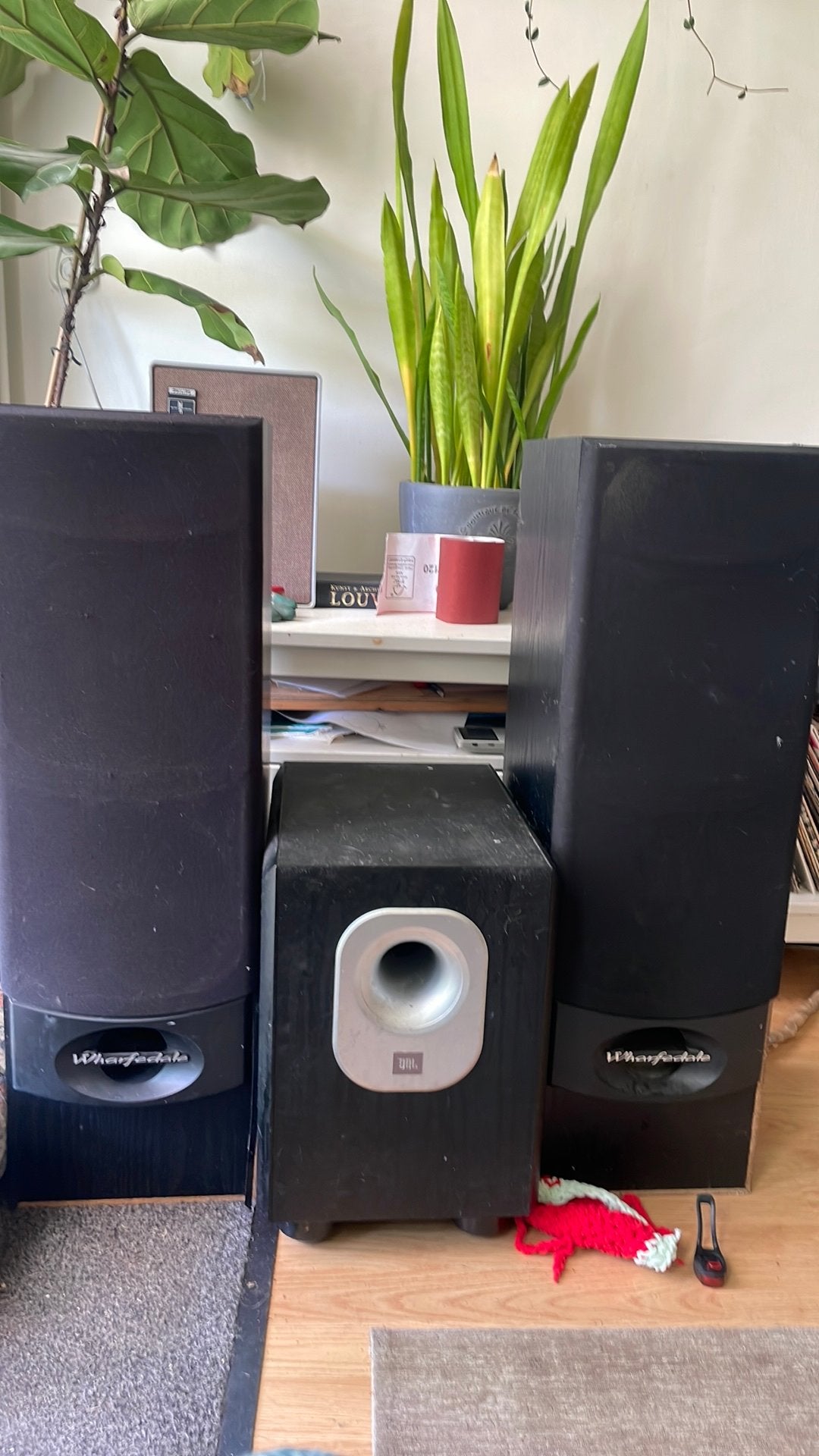 2 warfdale speakers en 1 jbl subwoover, Ophalen, JBL, Zo goed als nieuw, 120 watt of meer