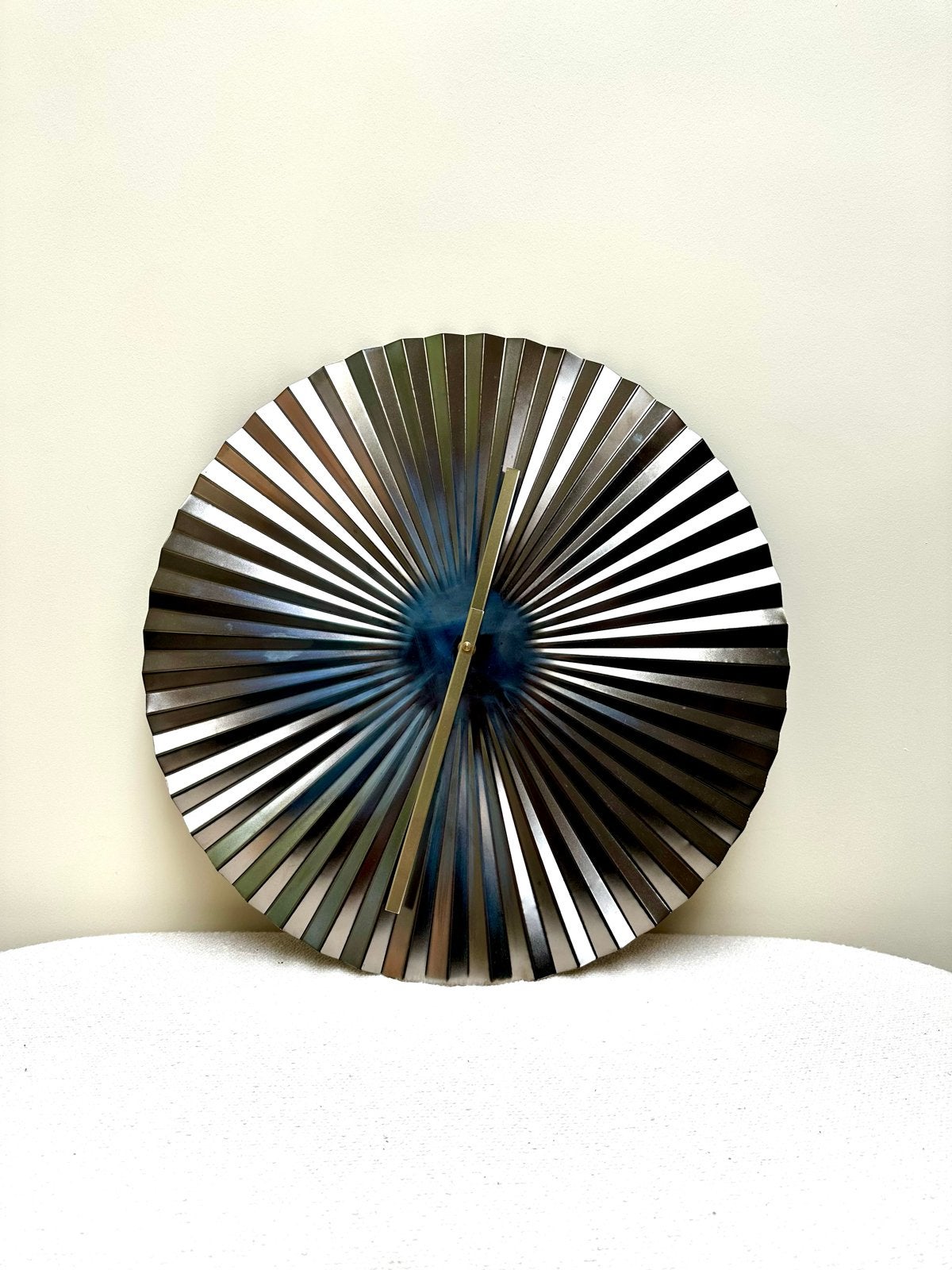 Moderne wandklok - Zilverkleurig met uniek design, Ophalen, Wandklok, Analoog, Werkt op batterijen