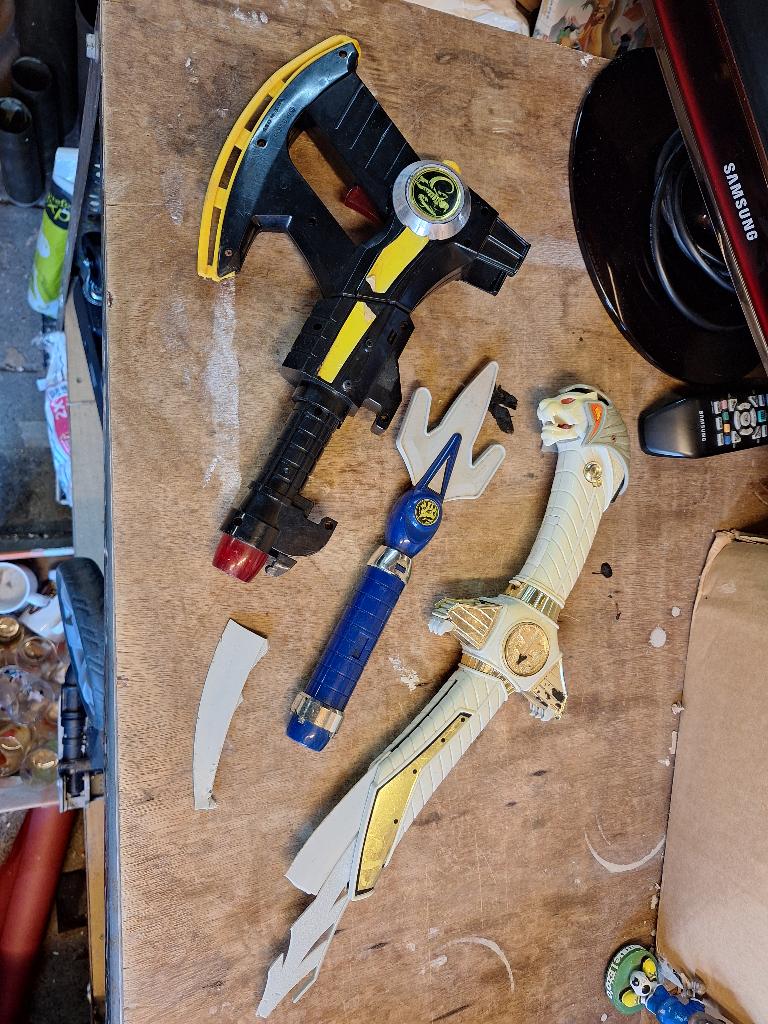 Vintage Bandai Power Rangers wapens bijl zwaard 1995, Ophalen of Verzenden, Zo goed als nieuw
