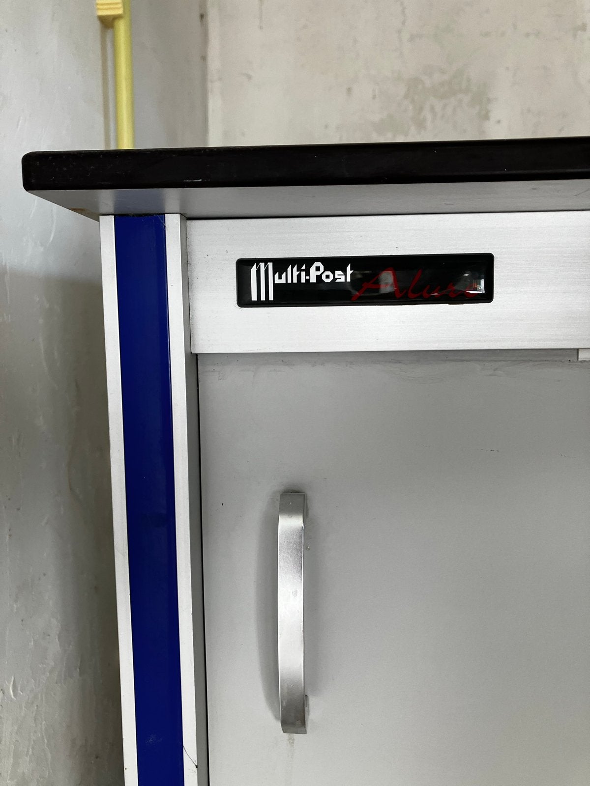 Multi-Post werkbank met opslagruimte en schuifdeuren, Ophalen, Gebruikt, 120 tot 170 cm