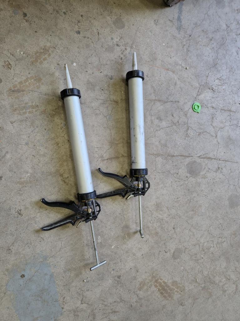 2 kitspuiten - handig voor elke klus!, Doe-het-zelf en Verbouw, Gereedschap | Handgereedschap, Ophalen of Verzenden, Gebruikt