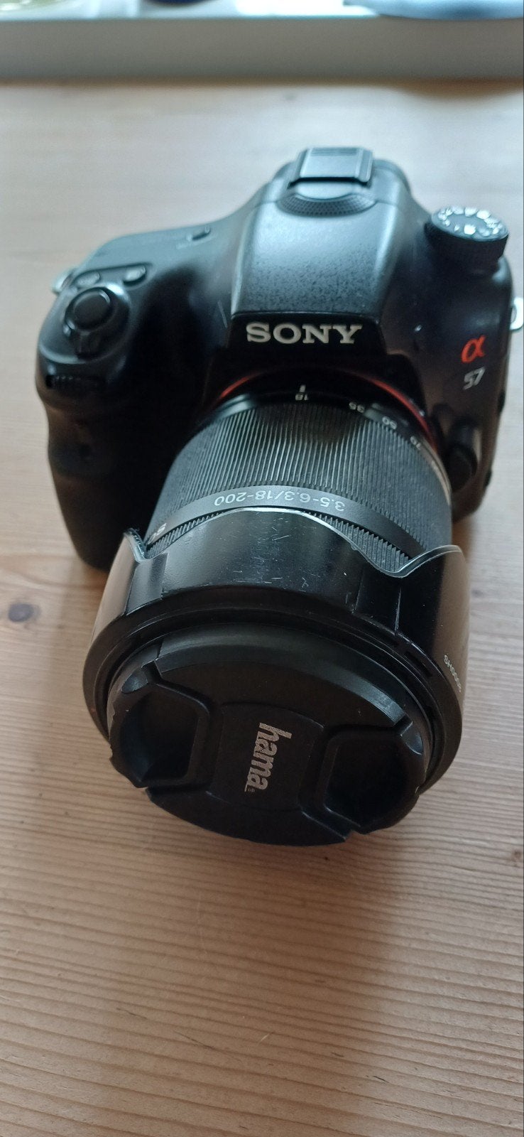 Sony Alpha SLT-A57 Spiegelreflexcamera met 18-200mm lens, Audio, Tv en Foto, Fotocamera's Digitaal, Gebruikt, Spiegelreflex, Lensdop