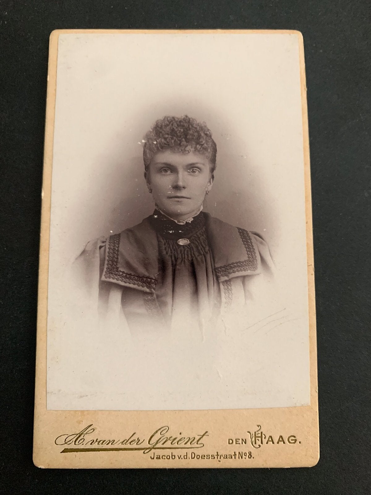 cdv carte de visite dame Den Haag A van der Grient, Verzenden, Voor 1940, Zo goed als nieuw, Foto