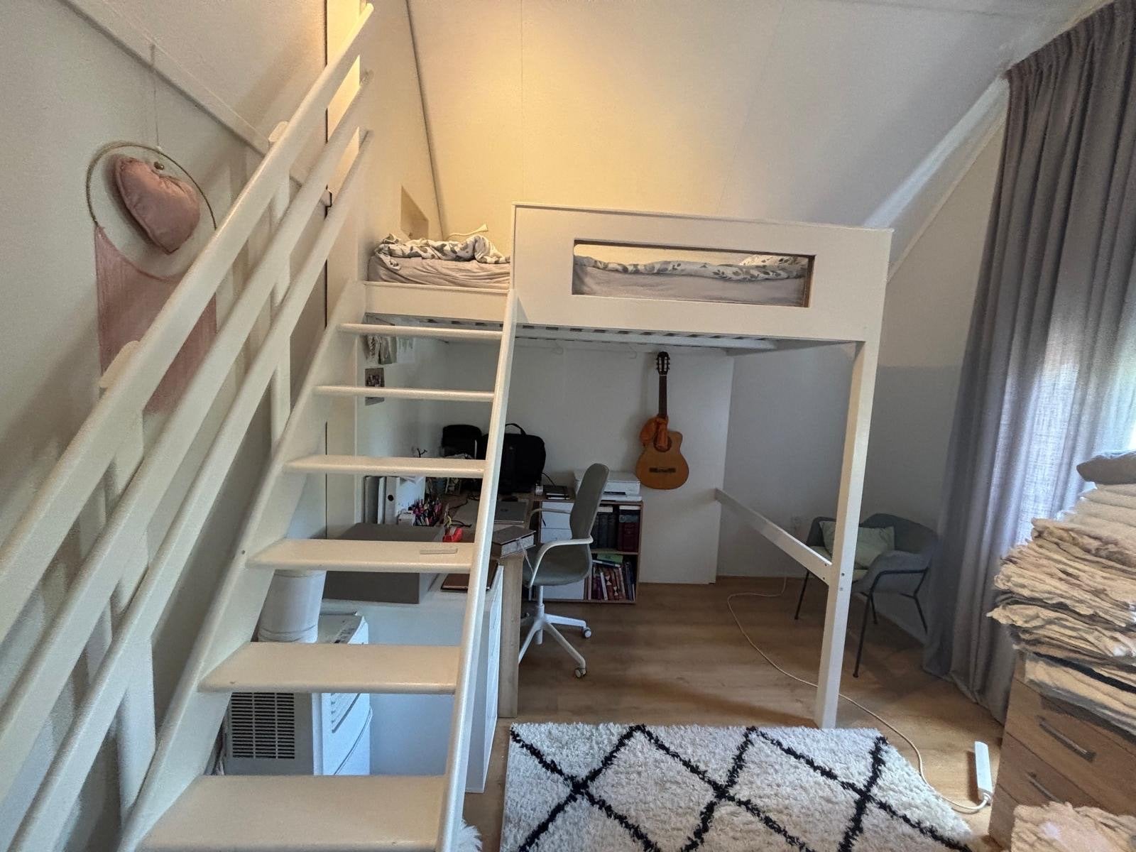 Hoogslaper wit 140x200 met matras, versterkt, nieuwe trap, Ophalen, Gebruikt, Hoogslaper, Tweepersoons