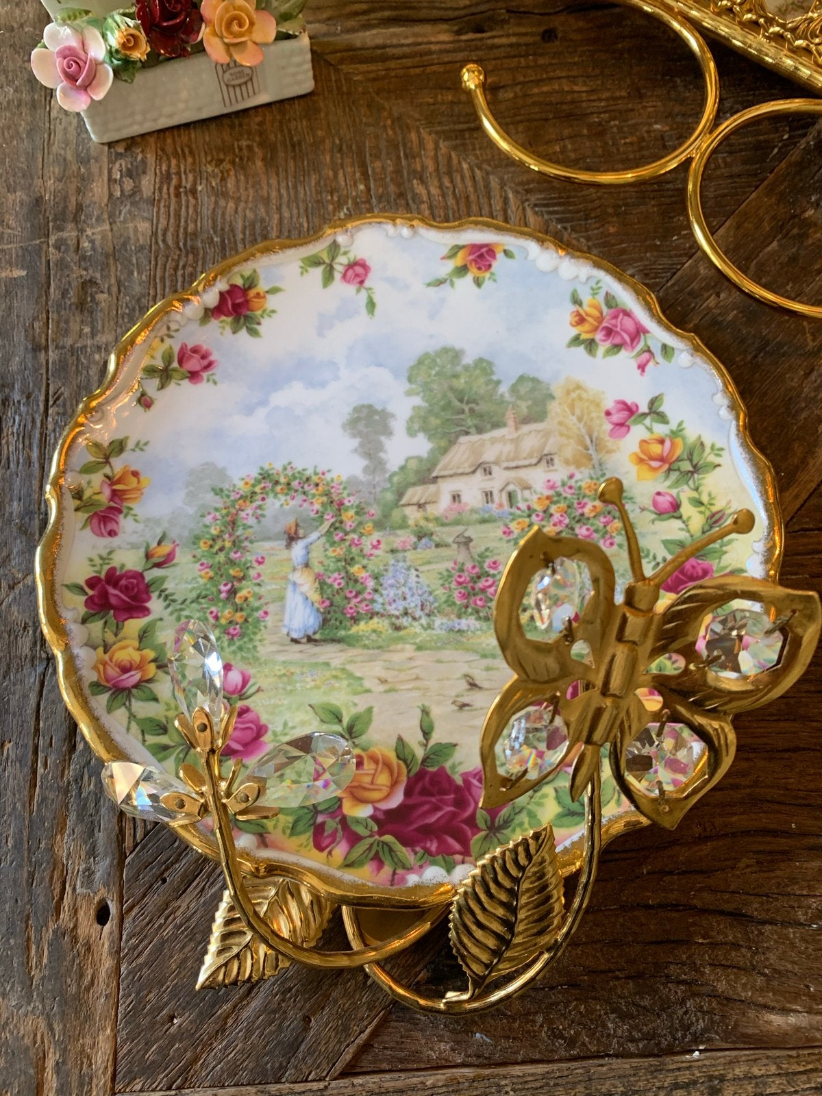 Royal Albert Old Country Roses met hangstandaard, Ophalen of Verzenden