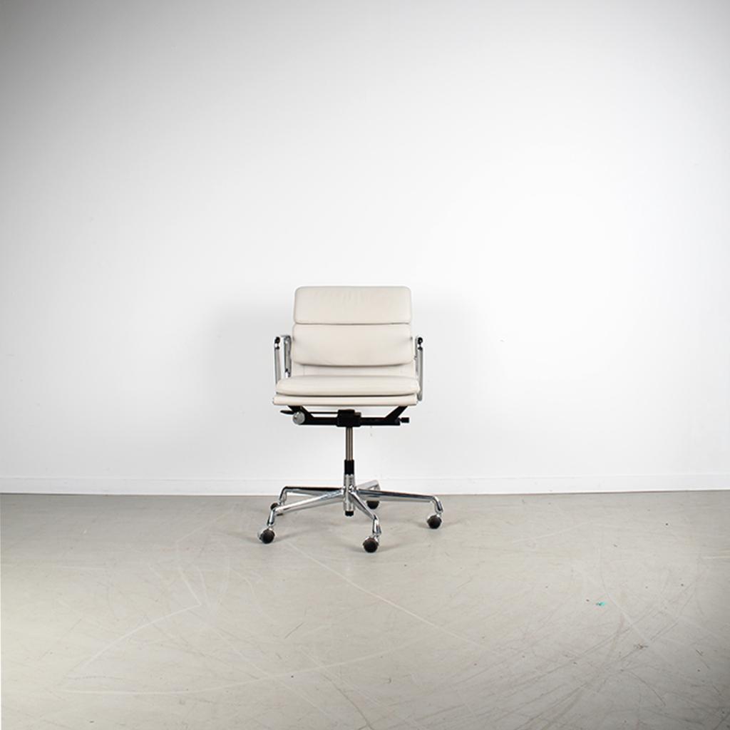 3x Vitra Eames Ea 217 Bureaustoel Softpad Clay – Chroom, Huis en Inrichting, Bureaustoelen, Niet ingevuld, Niet ingevuld, Ophalen of Verzenden