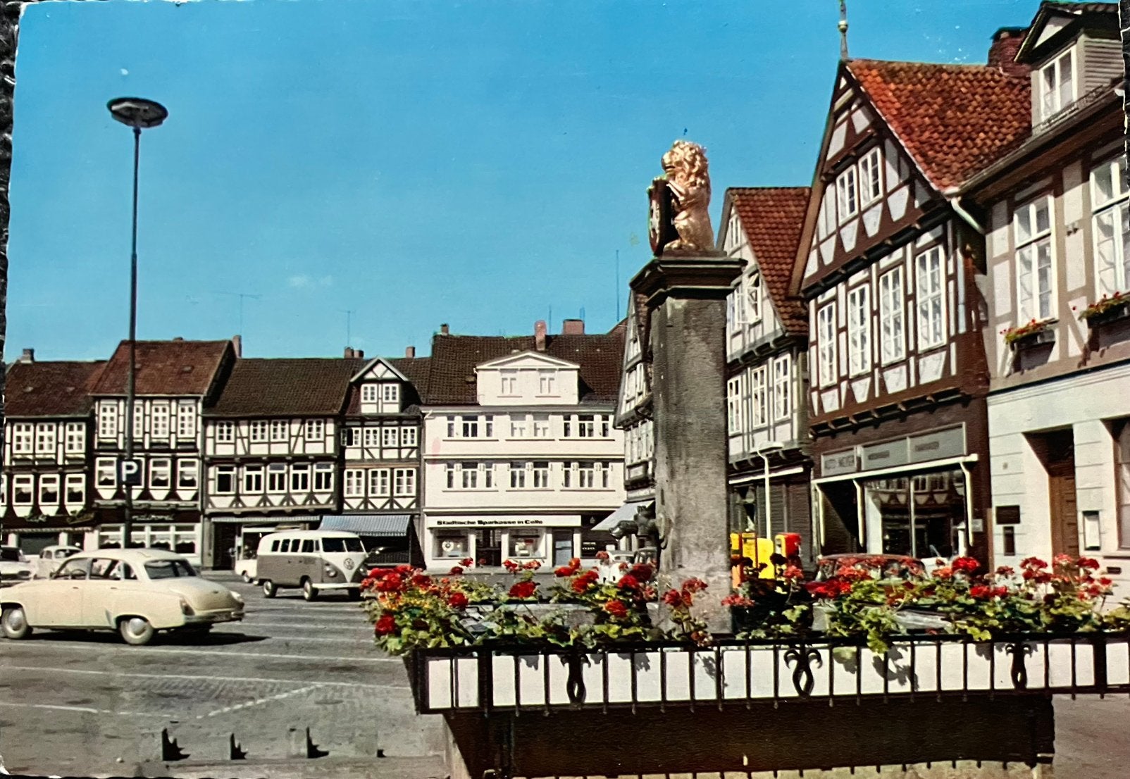 Ansichtkaart met auto’s VW BUS T1 en Wartburg in Celle Duits, Ophalen of Verzenden, 1960 tot 1980, Ongelopen, Voertuig