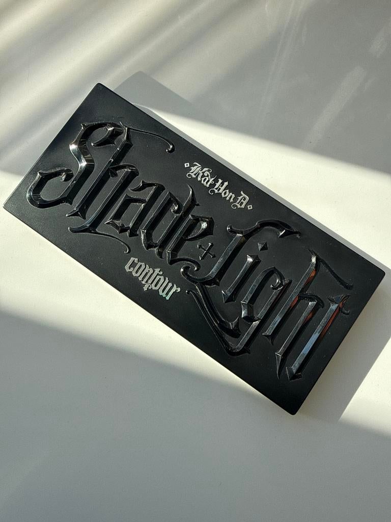 Kat Von D Shade + Light Contour Palette, Sieraden, Tassen en Uiterlijk, Uiterlijk | Cosmetica en Make-up, Overige kleuren, Gehele gezicht
