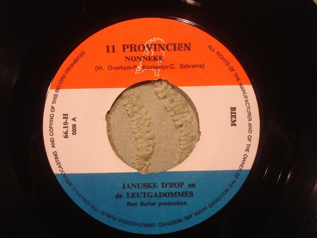 Januske D'rop en de Leutgadommes 7" Vinyl Single: ‘Nonneke’, Ophalen of Verzenden, Zo goed als nieuw, 7 inch, Nederlandstalig