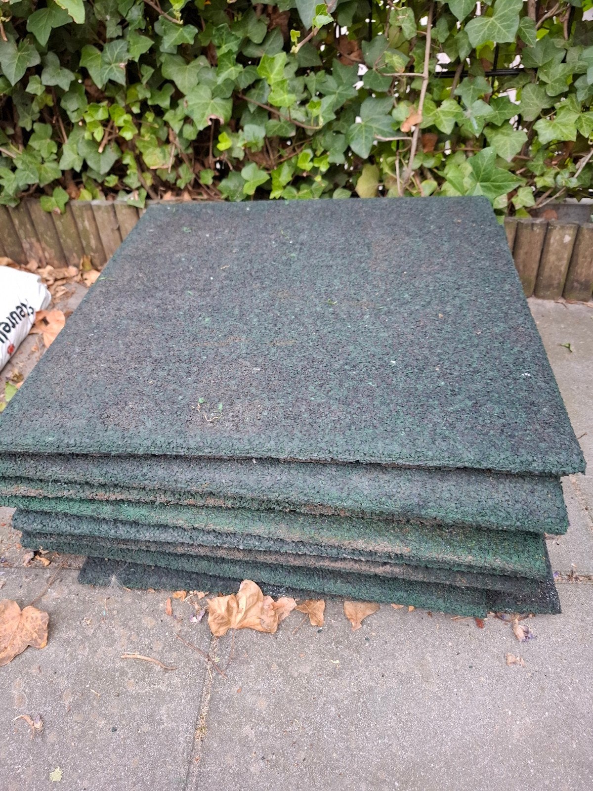 9 rubberen tegels 50x50x2,5 cm - prima staat, Ophalen, Zo goed als nieuw