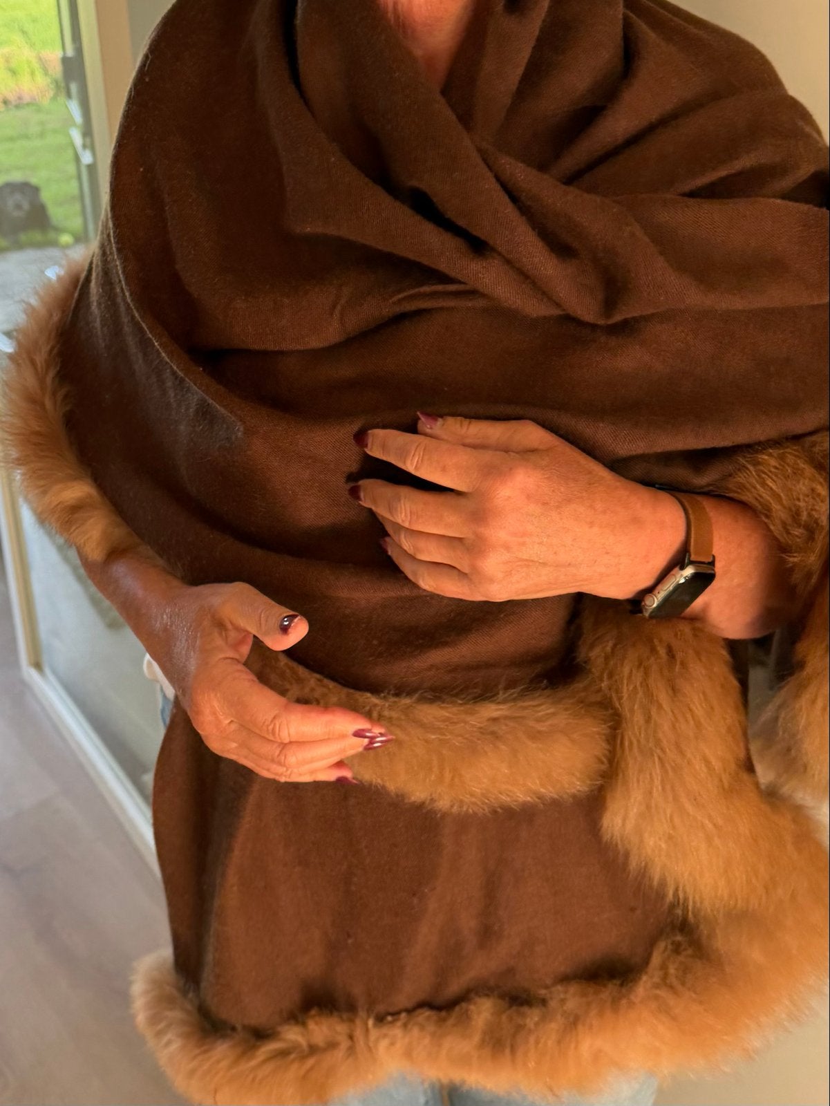 Bruine Pashmina met Bontrand, Ophalen of Verzenden, Zo goed als nieuw, Maat 42/44 (L), Pashmina