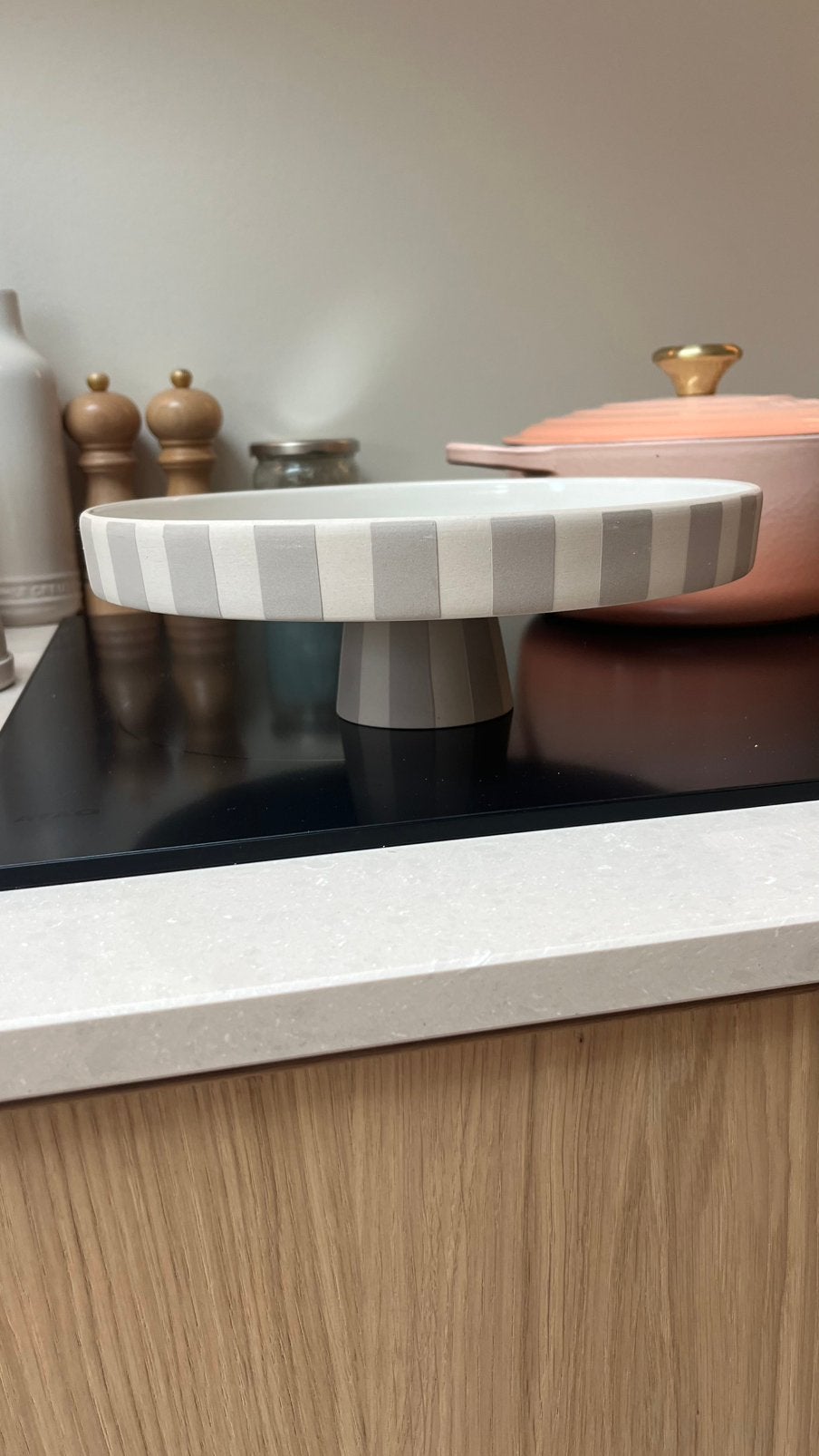 OYOY taartplateau 27cm, Ophalen, Zo goed als nieuw, Rond, Hout