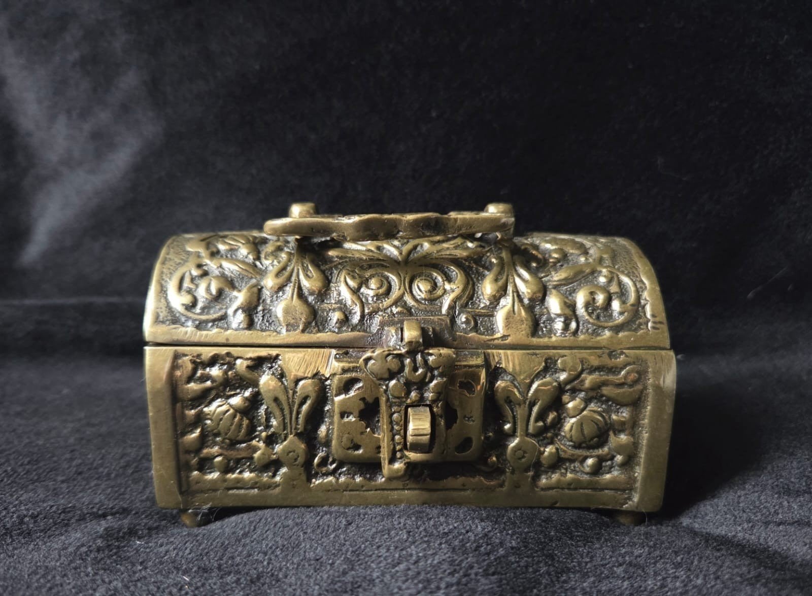 Antieke sieradendoos met reliëfdecoratie 1880-1910, Ophalen of Verzenden