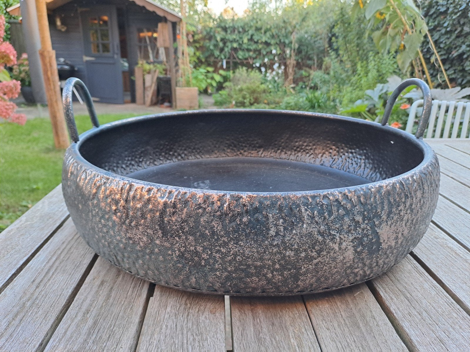 Grote metalen schaal koperkleurig met groen patina, Gebruikt, Schaal, Rond, Ophalen of Verzenden