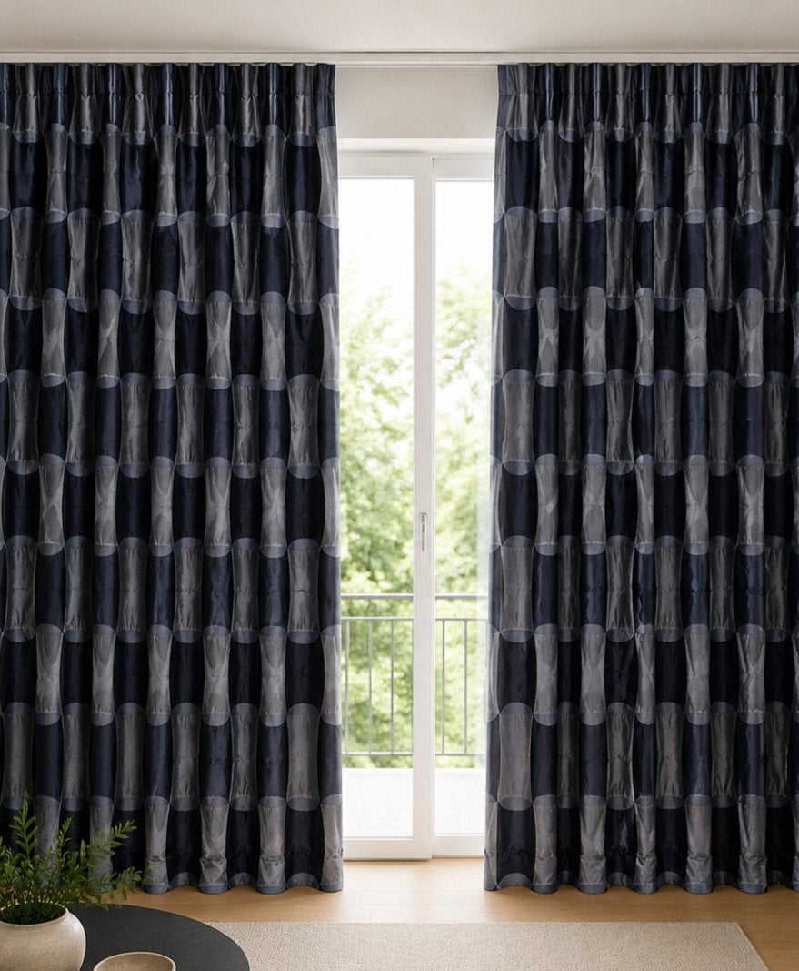Gordijnen 2 stuks Verduisterend met haken H245 B 305 - 265, Huis en Inrichting, Gebruikt, Overige merken, 305 cm, Plooiafwerking