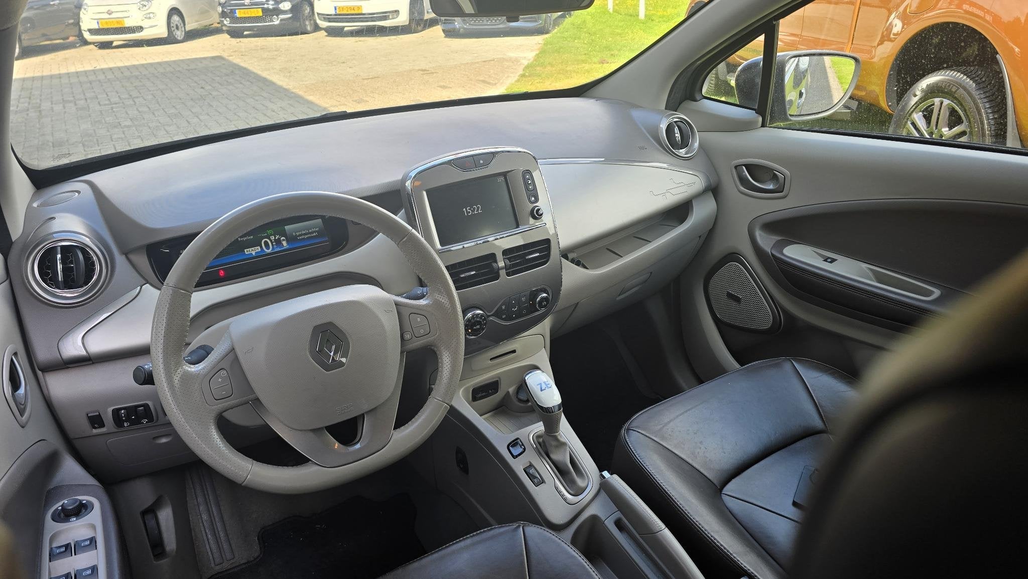 Renault ZOE Q90 Bose Quickcharge 41 kWh |NAP|Bose|Leder|Huur, Auto's, Gebruikt, 41 kWh, Automatische klimaatregeling, 370 km
