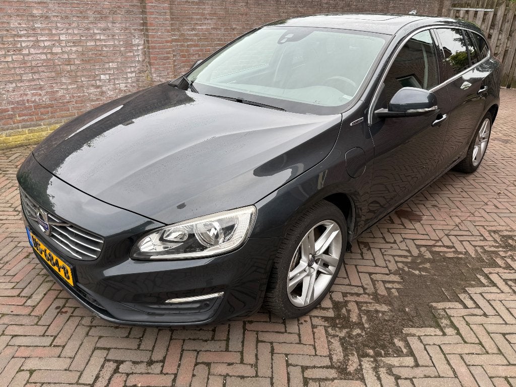 Volvo V60 D6 Twin Engine 288pk Geartronic AWD Plug In Hybrid, Automaat, Stof, 1800 kg, Overige kleuren