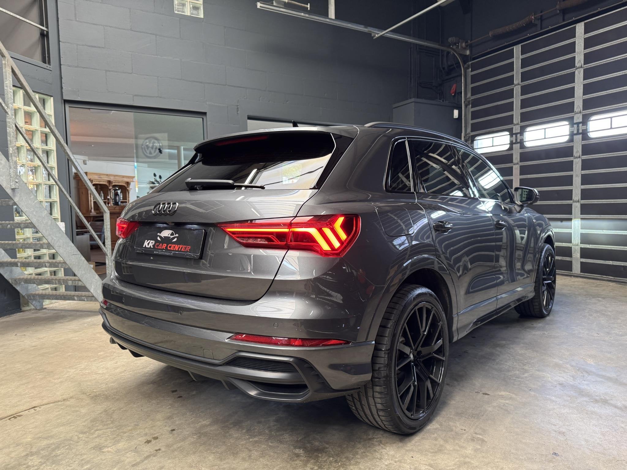 Audi Q3 35 TFSI 3x S-line VIRTUAL-CAMERA-TREKHAAK-LED-20'', Automatische klimaatregeling, 4 cilinders, 150 pk, Leder en Stof