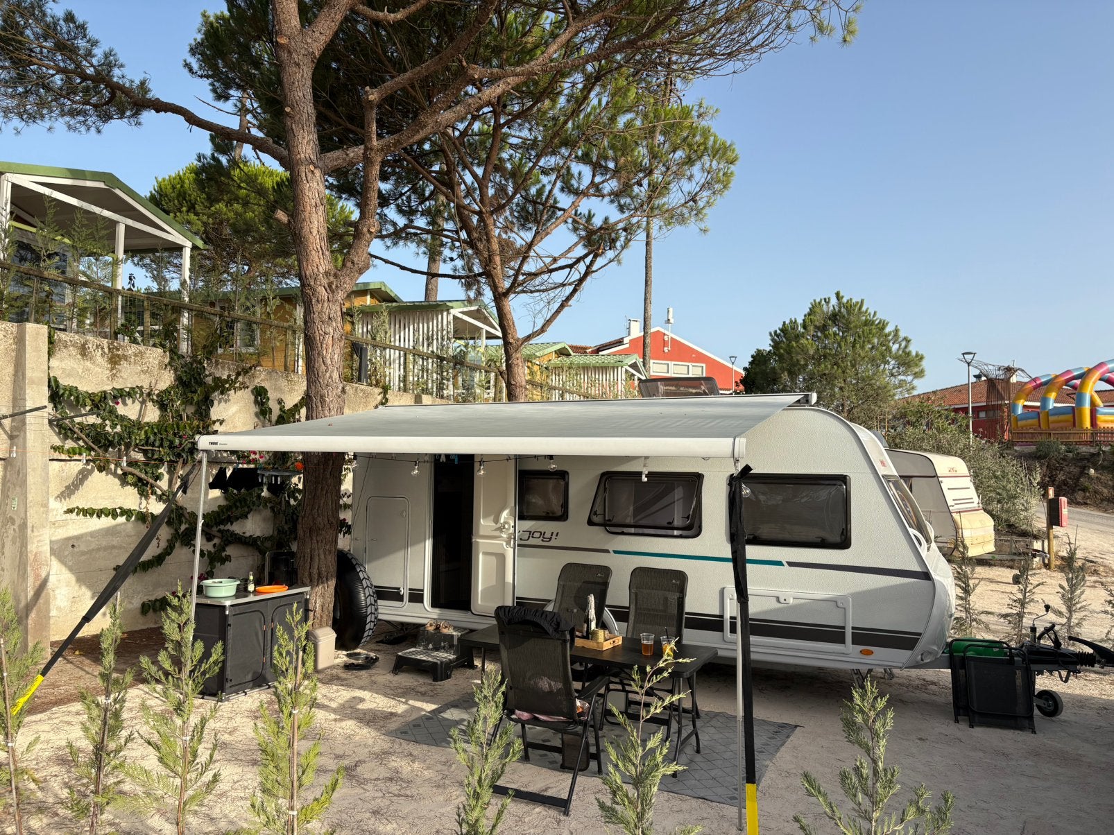 Dethleffs cjoy qlk 480 2024 met stapelbed., Caravans en Kamperen, Caravans, Schokbreker, Treinzit, Particulier, Dethleffs