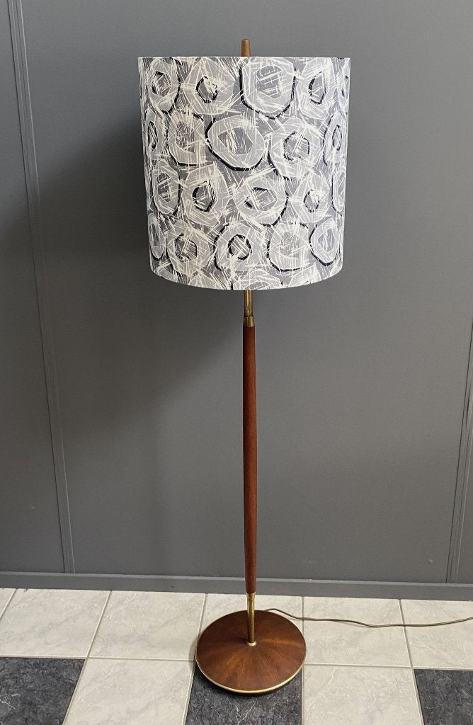 60 jaren TEAK met messing vloer lamp grijs zwarte donut kap, Huis en Inrichting, Ophalen, Gebruikt, Vintage, Stof