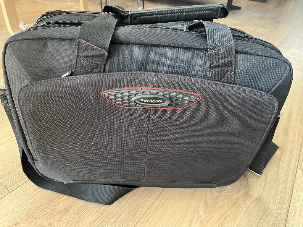 Samsonite laptoptas, Computers en Software, Laptoptassen, 15 inch, Overige typen, Ophalen of Verzenden, Zo goed als nieuw