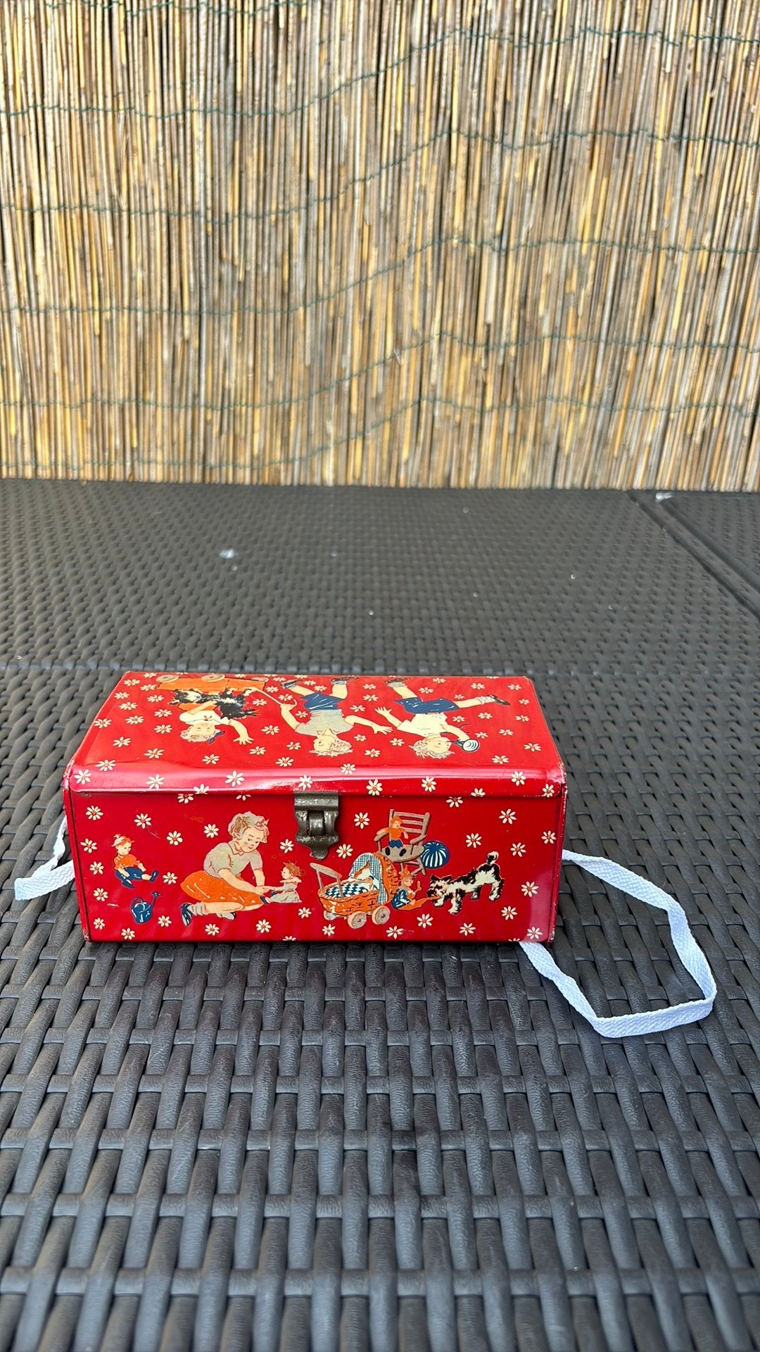 Vintage Rood Metalen Kinder Handtasje met Speelscènes, Ophalen of Verzenden