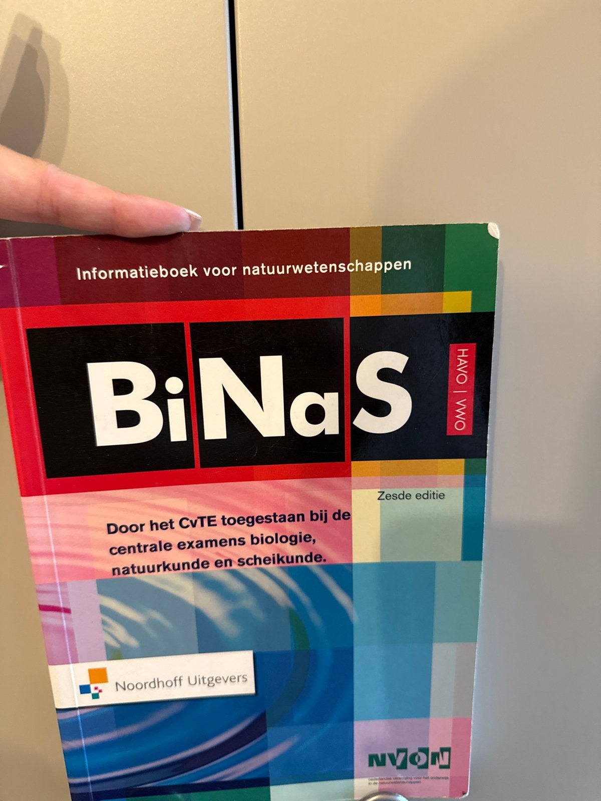 BiNaS Zesde editie - Informatieboek natuurwetenschappen, Boeken, Ophalen of Verzenden, Beta, Zo goed als nieuw, HBO