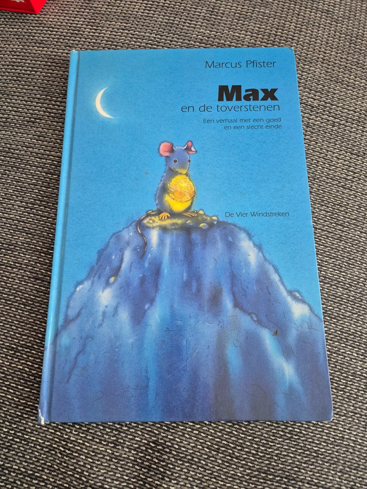 Max en de toverstenen - Marcus Pfister prentenboek, Boeken, Ophalen of Verzenden, Gelezen, Marcus Pfister, Prentenboek