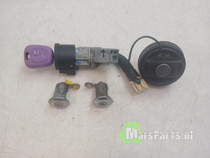 Kontaktslot + Sleutel van een Citroen C1