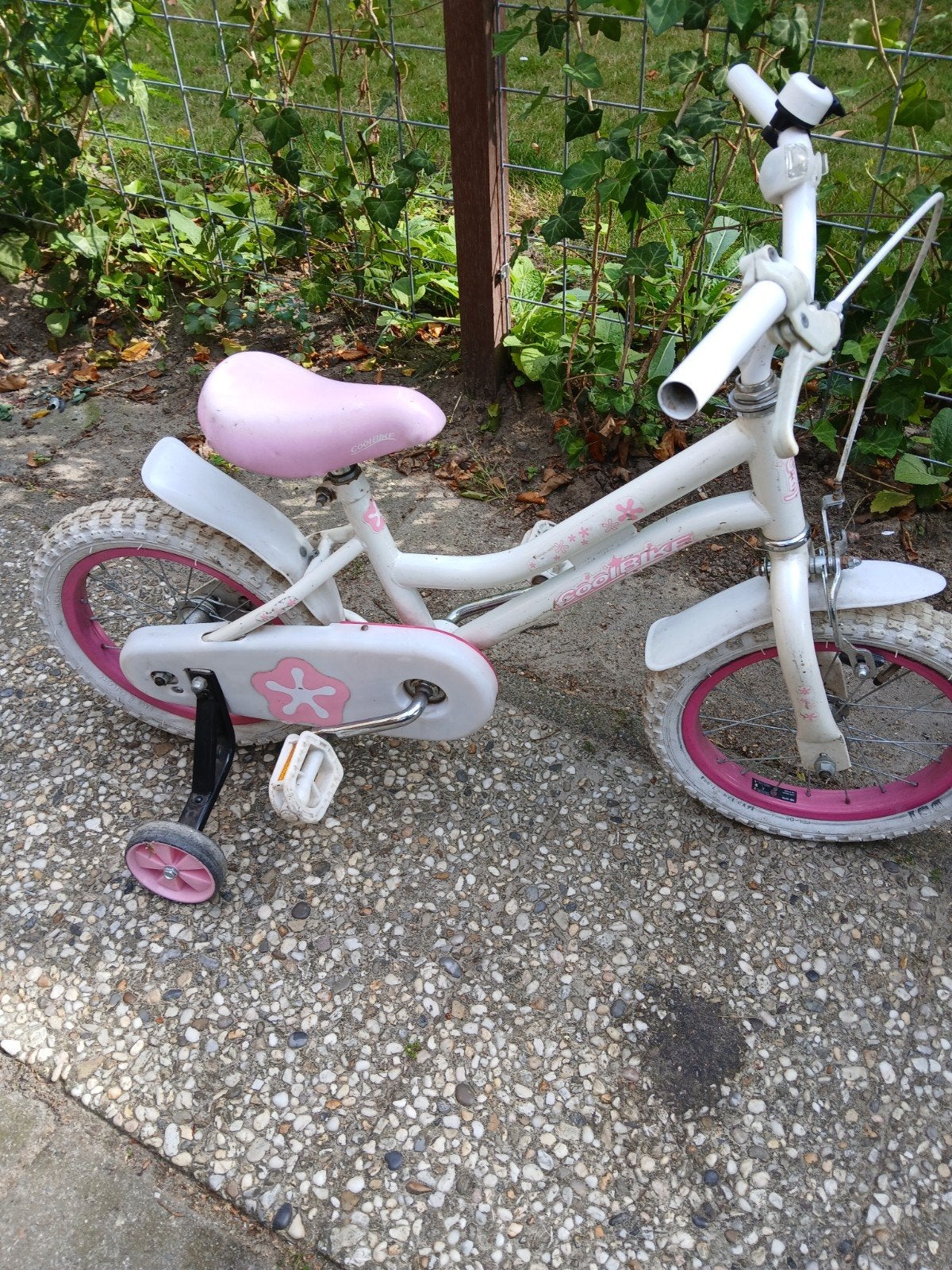 Mooie 14 inch meisjesfiets met zijwieltjes., Fietsen en Brommers, Fietsen | Kinderfietsjes, Ophalen, Terugtraprem, Zijwieltjes