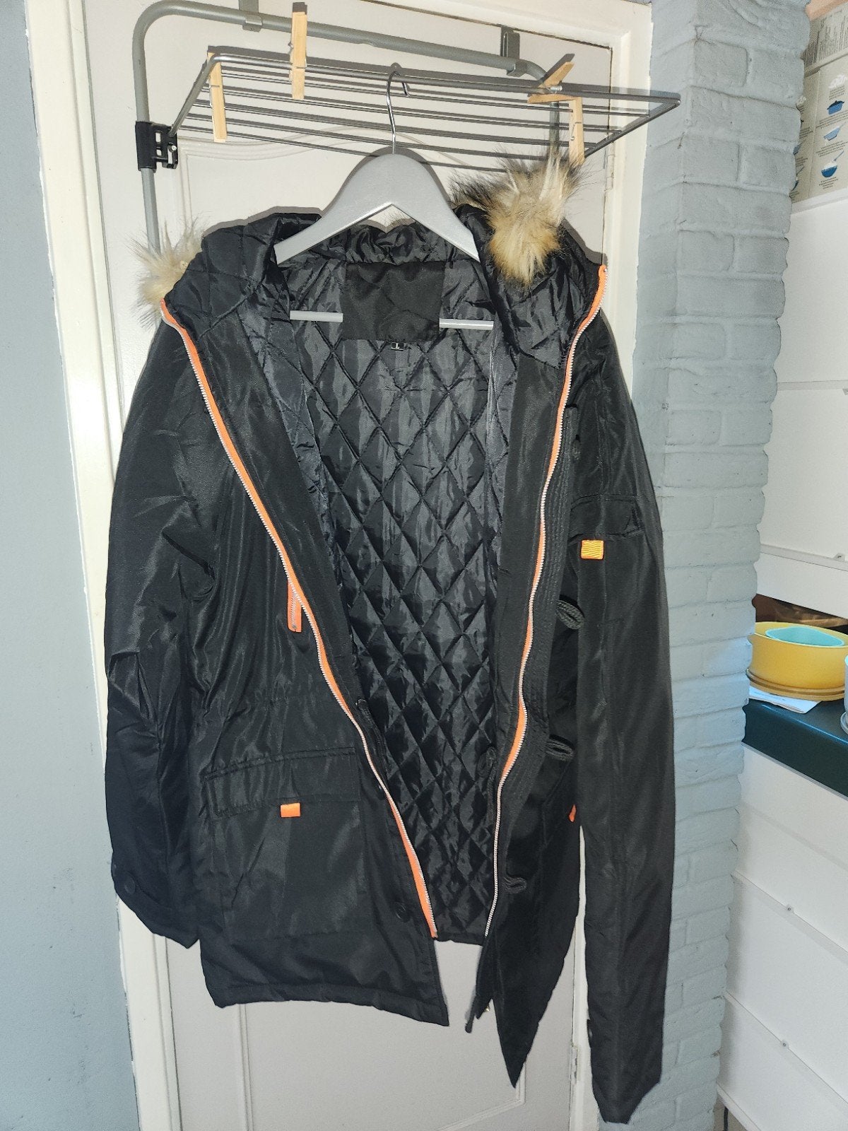 Nieuwe zwarte heren winterjas / parka met oranje Maat L, Verzenden, Nieuw, Zwart