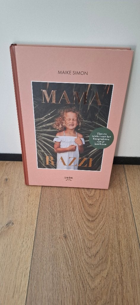 Mamarazzi - Maike Simon (Uitgeverij Snor) | Fotografieboek, Ophalen of Verzenden, Zo goed als nieuw, Fotografie algemeen