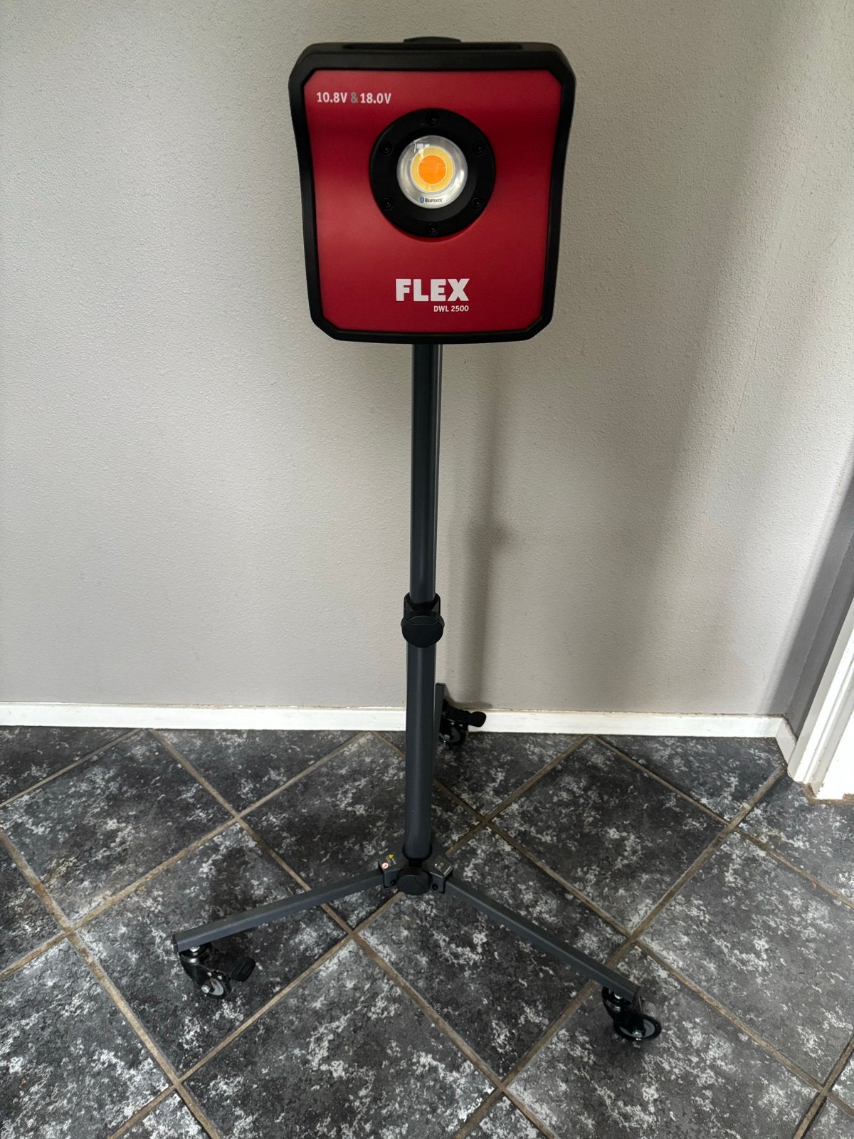 FLEX DWL 2500 Bouwlamp met statief - 10.8V/18.0V, Ophalen, Minder dan 50 watt, Met statief, Zo goed als nieuw