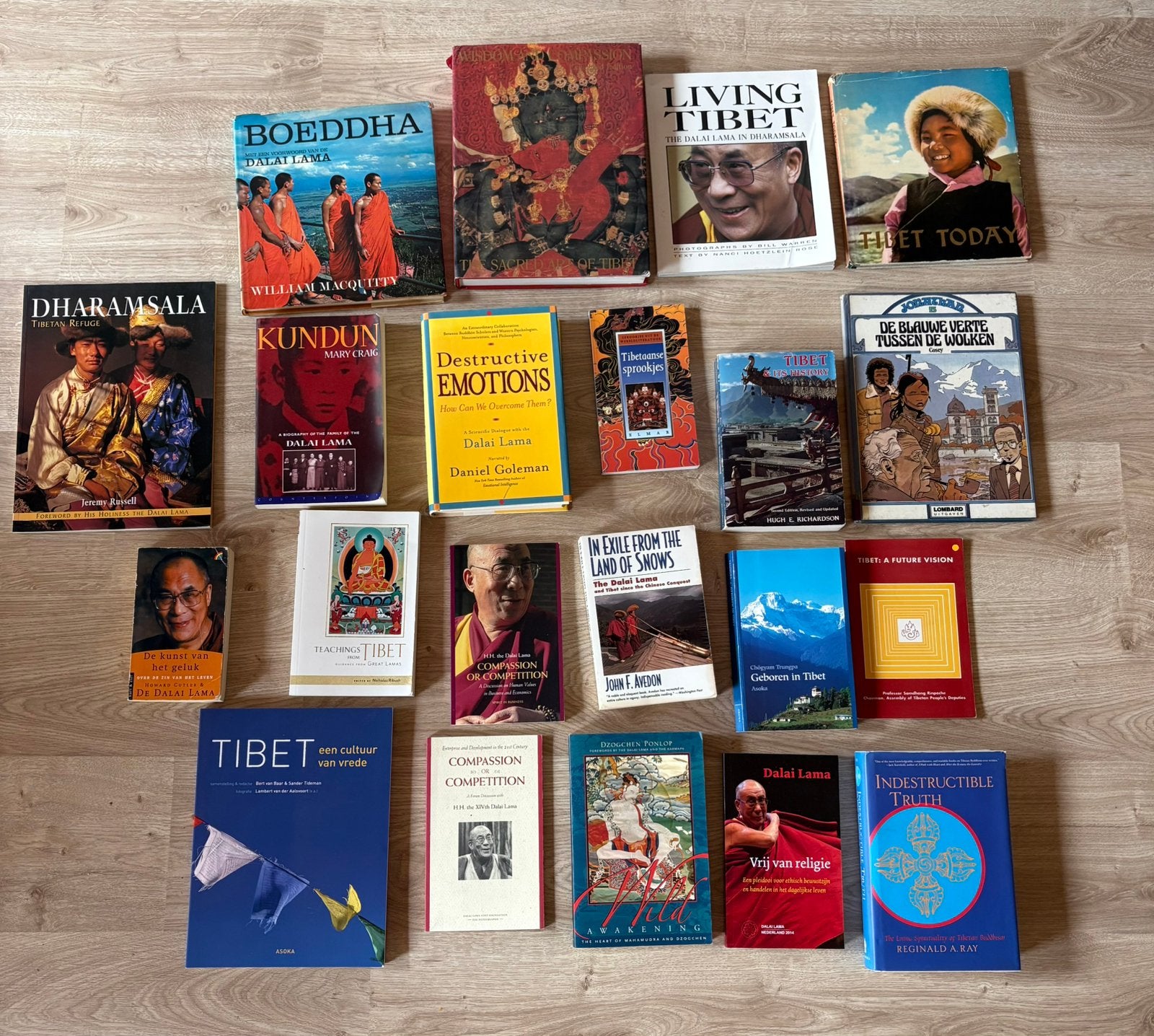Dalai Lama en Tibetaans Boeddhisme boeken 21 stuks, Ophalen of Verzenden, Gelezen, Spiritualiteit algemeen, Achtergrond en Informatie
