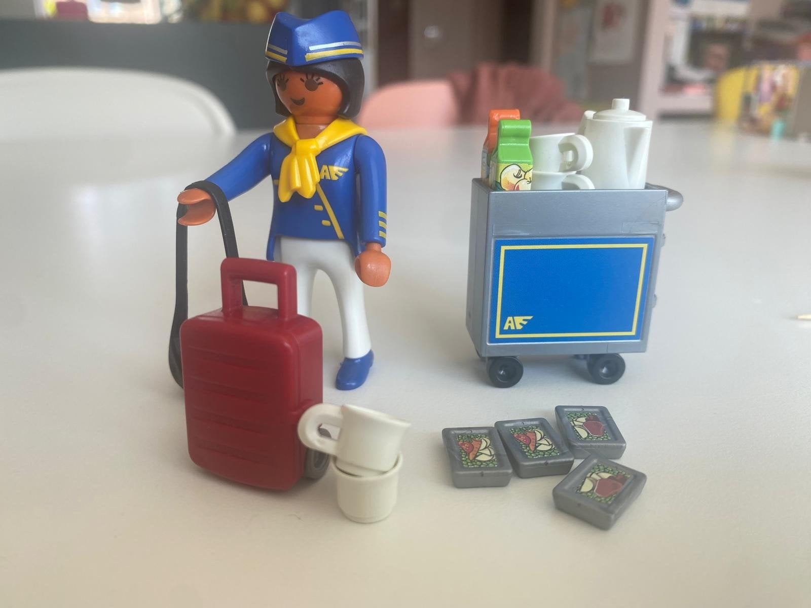 Playmobil stewardess met trolley en accessoires, Ophalen of Verzenden, Gebruikt, Jongen of Meisje