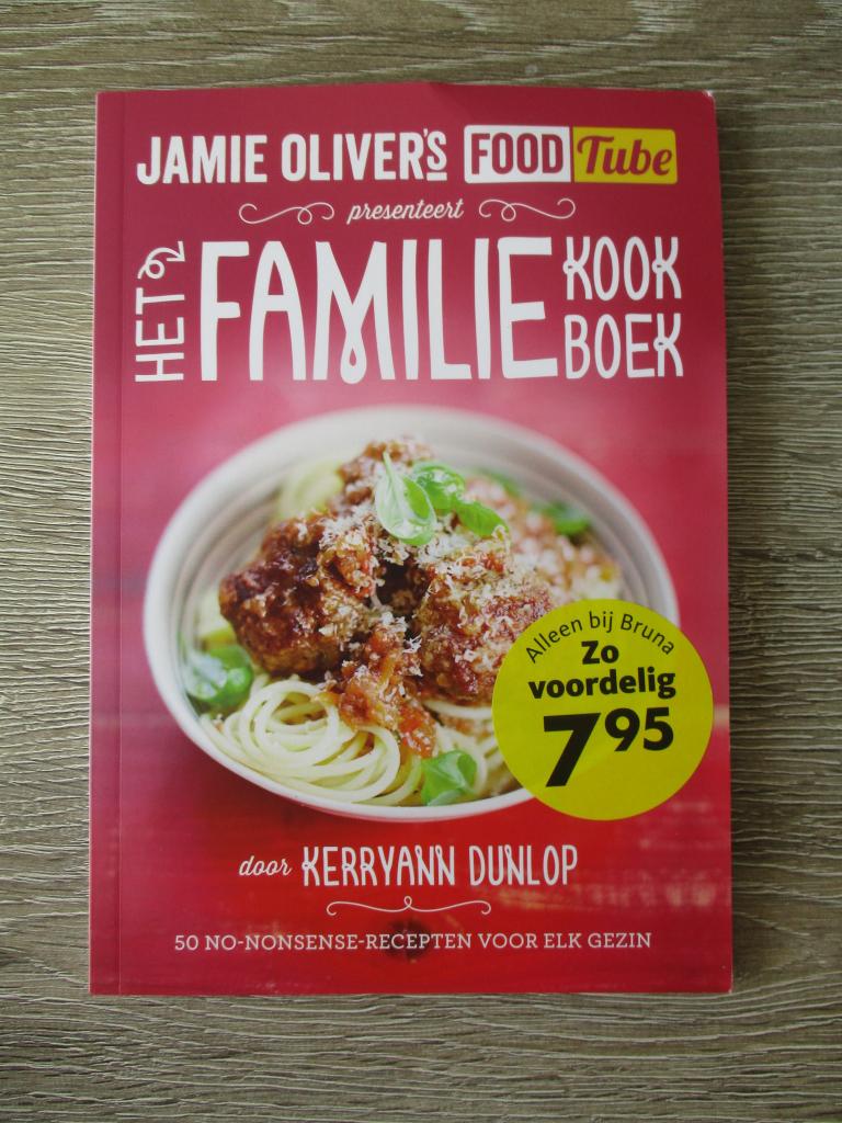 Jamie Oliver\'s food tube het familie kookboek - Kerryann, Ophalen of Verzenden, Gelezen