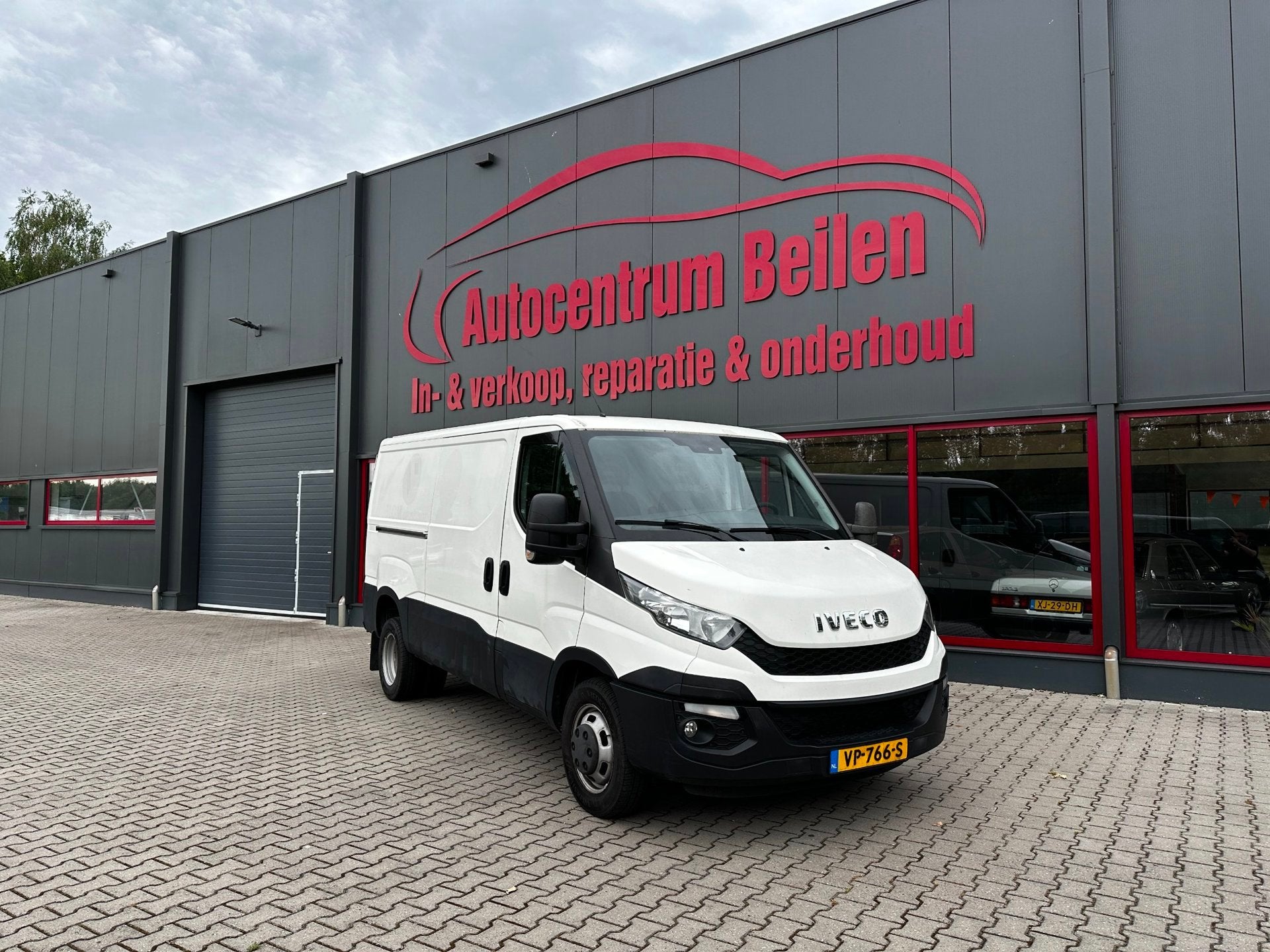 Iveco Daily 40C21V 3.0 352 H3 L / Automaat / Trekhaak /, Auto's, Bestelauto's, Automaat, Euro 5, Achterwielaandrijving, Gebruikt