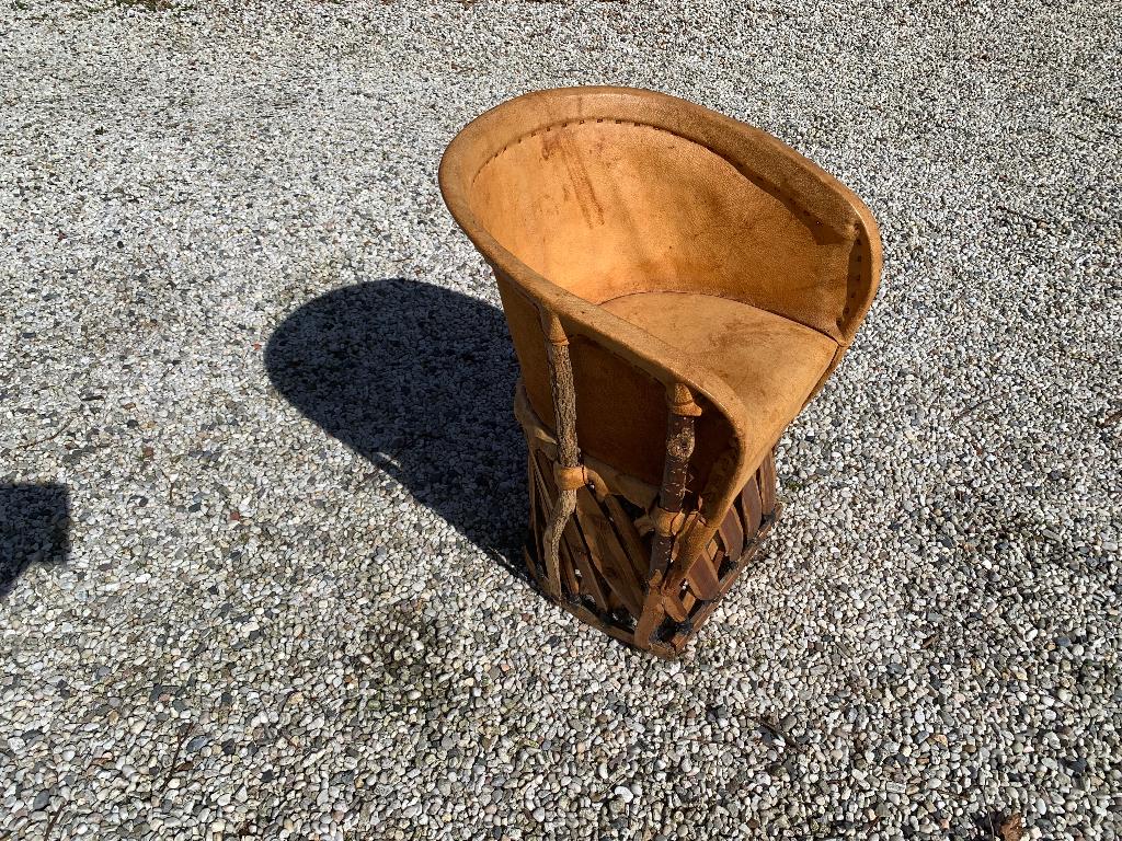 Decoratieve goed zittende leren stoel met houten onderstel, Huis en Inrichting, Ophalen, Gebruikt, Alternatief, Eén