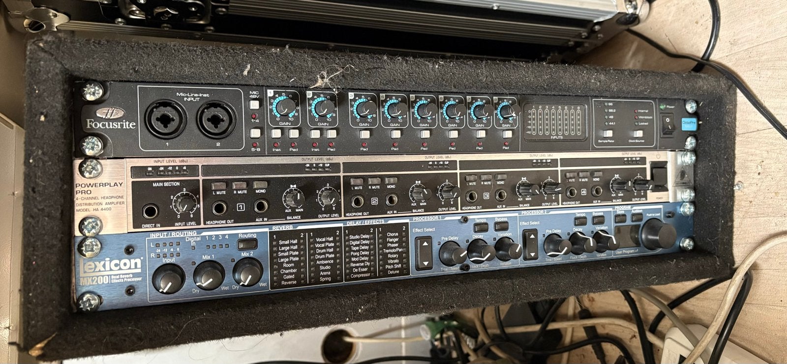 Behringer HA4400 Hoofdtelefoonversterker, Ophalen of Verzenden, Zo goed als nieuw, Minder dan 5 kanalen, Microfooningang