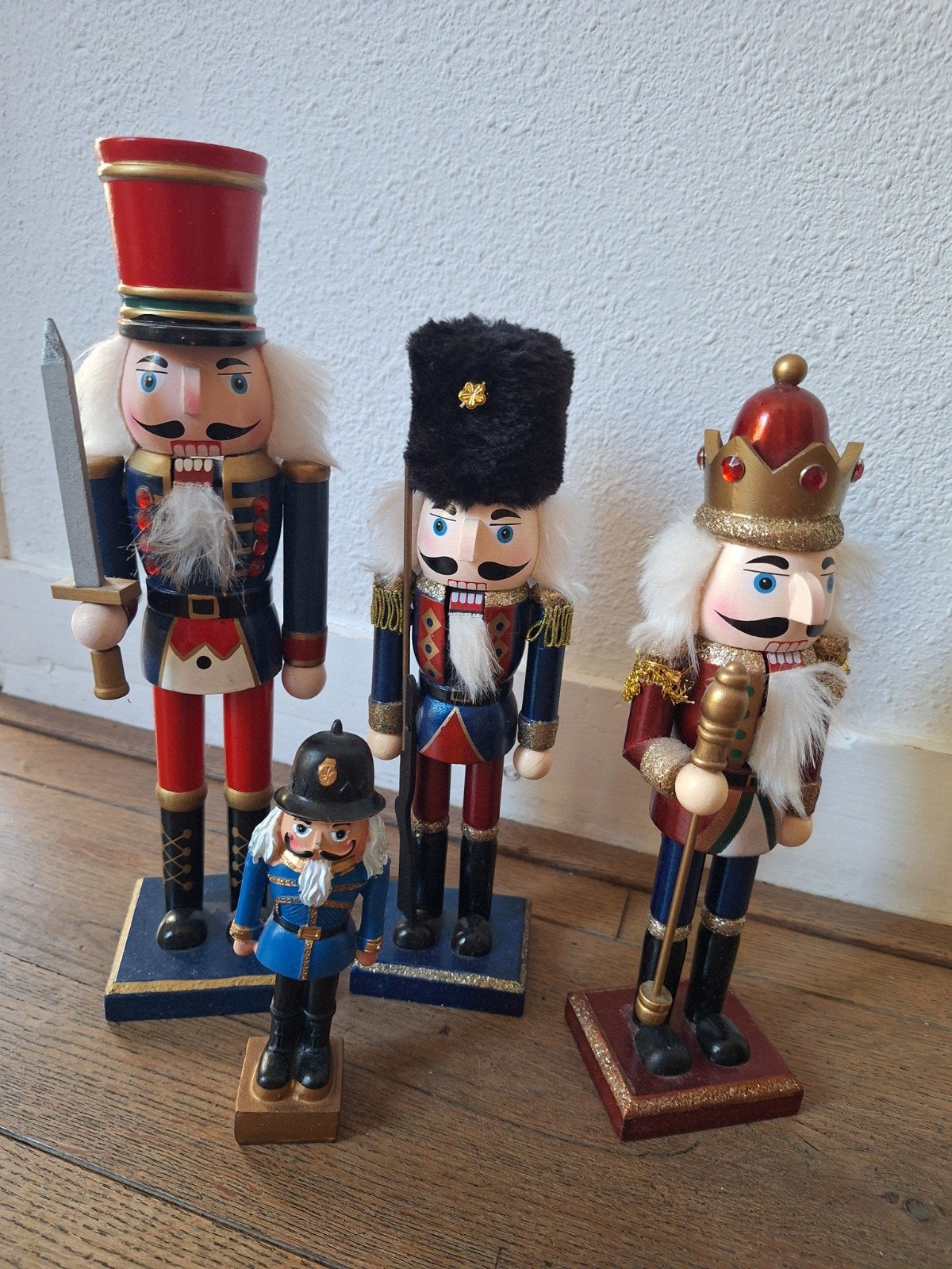 4 Houten Notenkrakers - Decoratief en Mooi, Hout, Gebruikt, Meerkleurig, Ophalen of Verzenden