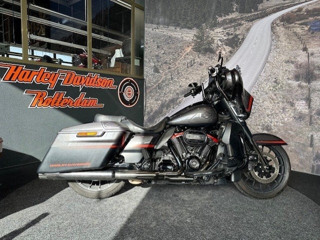Harley-Davidson FLHXSE CVO STREET GLIDE - BTW verrekenbaar, Motoren, Laan van Vredenoord 33
2289 DA  RIJSWIJK, NL, Bedrijf, Overig